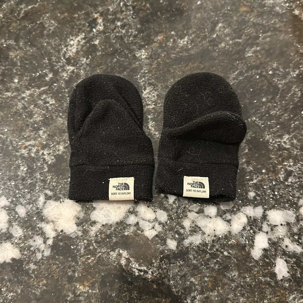 Baby Gap Hat and Northface Mitten bundle - Picture 6 of 6